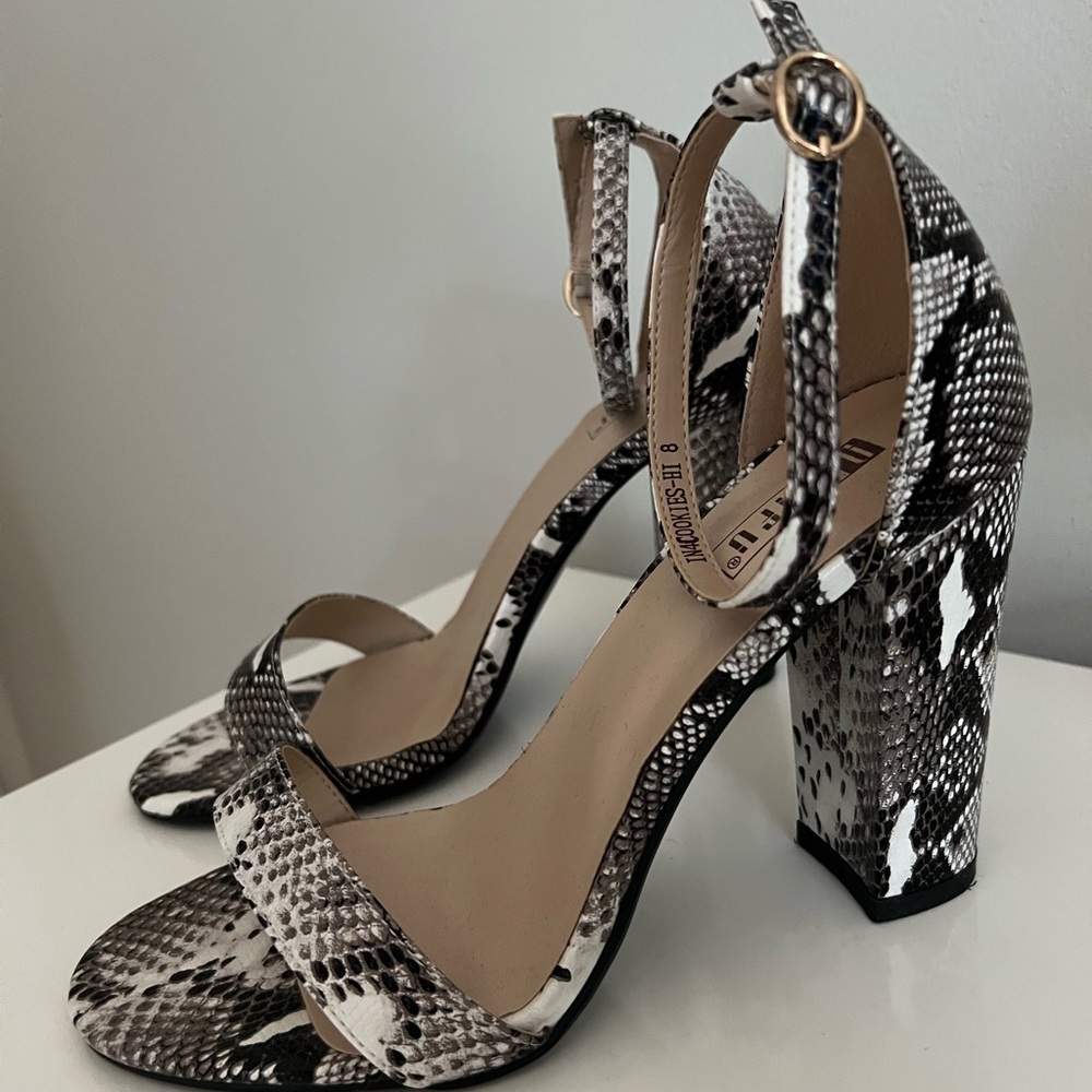 Snakeskin heels size 8